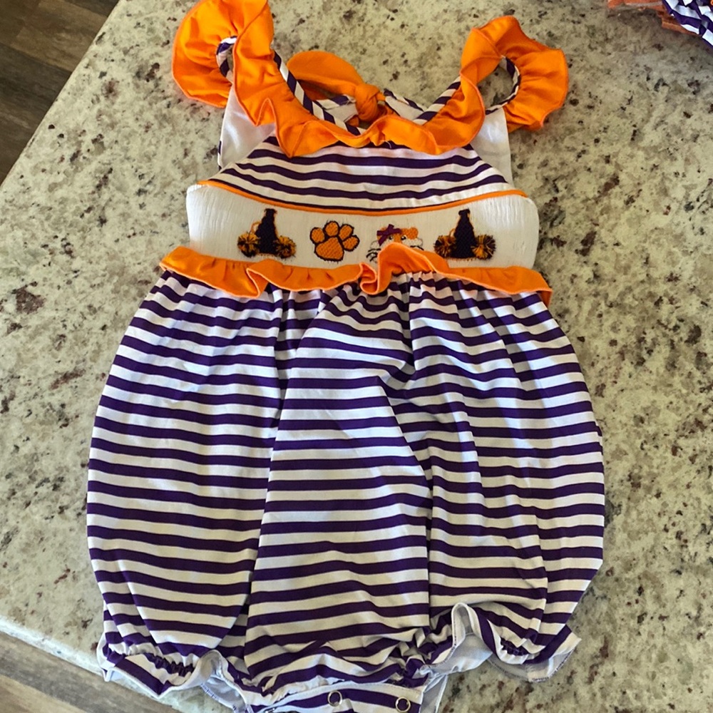 E810-255) Boutique Clemson French Knot Smoked Girl’ NWOT Football Bubble